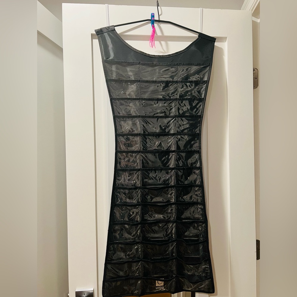 Two sided hanging jewelry holder/organizer